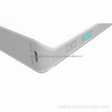 Wholesale 8,800mAh Power Bank with 500 Cycles Battery Service Time